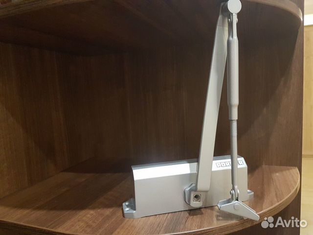 Напольный дверной доводчик porter. Доводчик дверной ukas 1634-1:2000. Напольный доводчик. Доводчик diplomat 604. Доводчик porter dcm30.