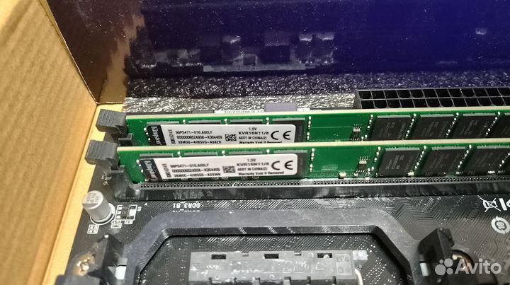 Материнская плата с процессором и памятью