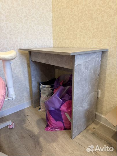 Письменный стол