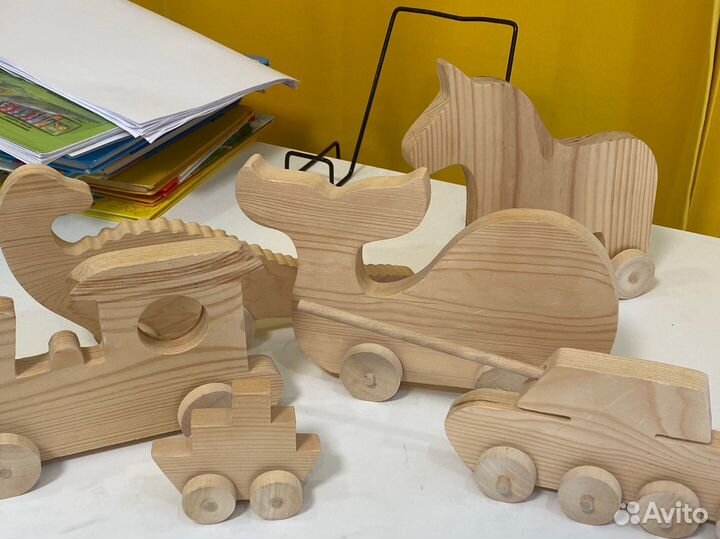 Деревянные игрушки на колесиках