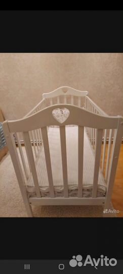 Детская кроватка с универсальным маятником