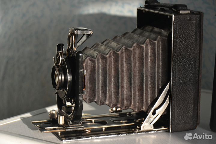 Старинный фотоаппарат Voigtländer Еmbezet