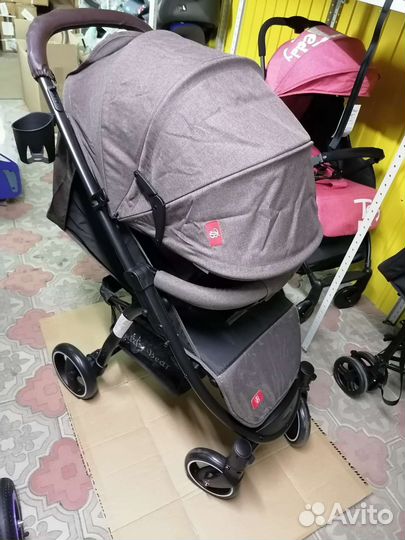 Прогулочная коляска новая 