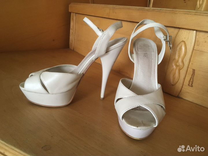 Босоножки NO ONE