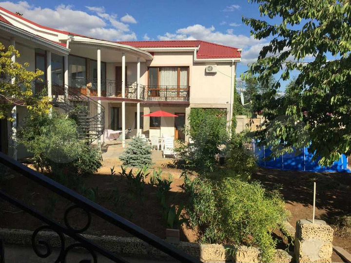 2-к. квартира, 70 м², 1/2 эт.
