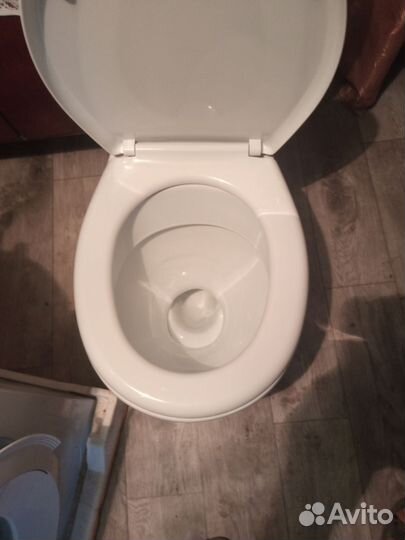 Унитаз с бачком новый