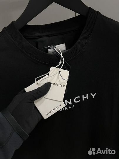 Футболка Givenchy