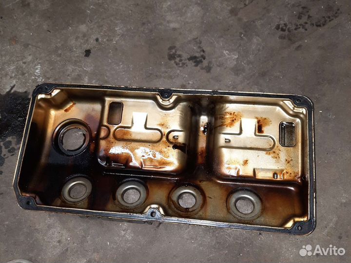 Клапанная крышка Mitsubishi lancer 9