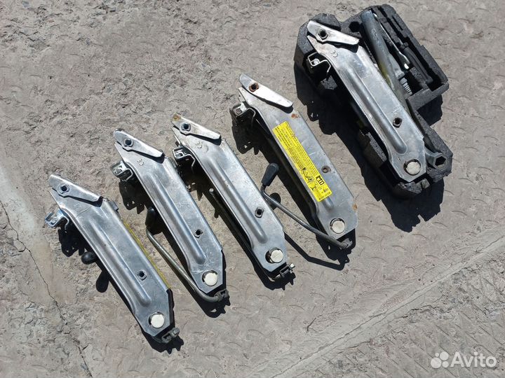 Audi /VW (92-04) домкрат 8L0011031A оригинал