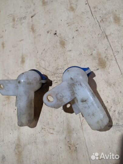 Горловина бачка стеклоомывателя Ford Focus 2