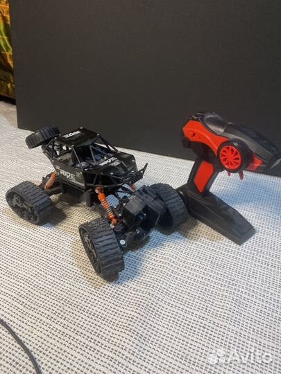 Машинка на пульте управление