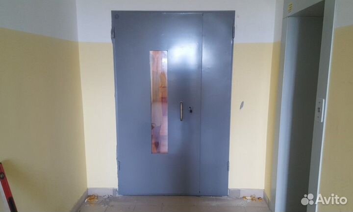 Тамбурная дверь