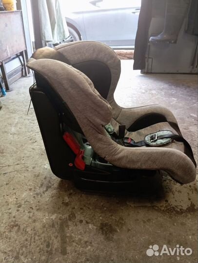 Автомобильное кресло