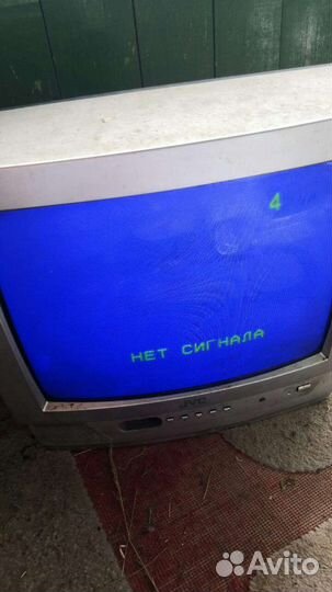 Телевизор и фритюрница