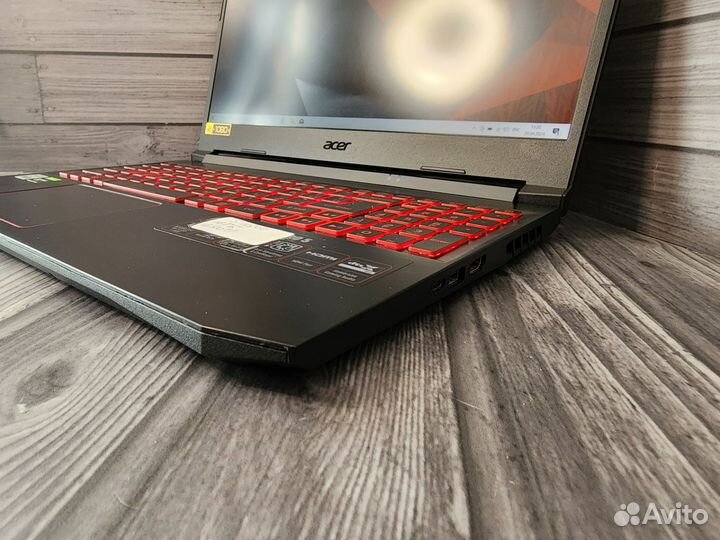 Acer Nitro 5 Core i5-10300H / 16GB / GTX1650TI