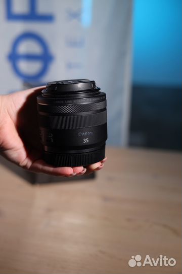 Canon RF 35mm f/1.8