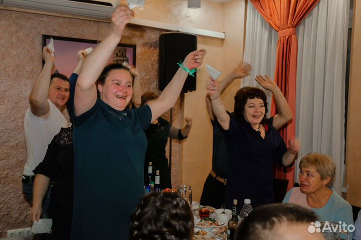 Ведущая праздничных торжеств (Тамада)