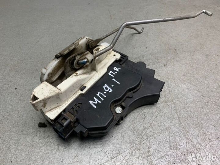 Замок двери передний правый Mitsubishi Lancer 9