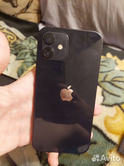 Телефон iPhone 12
