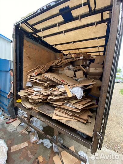 Приём картона макулатуры