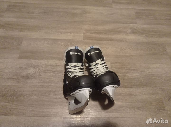 Коньки хоккейные