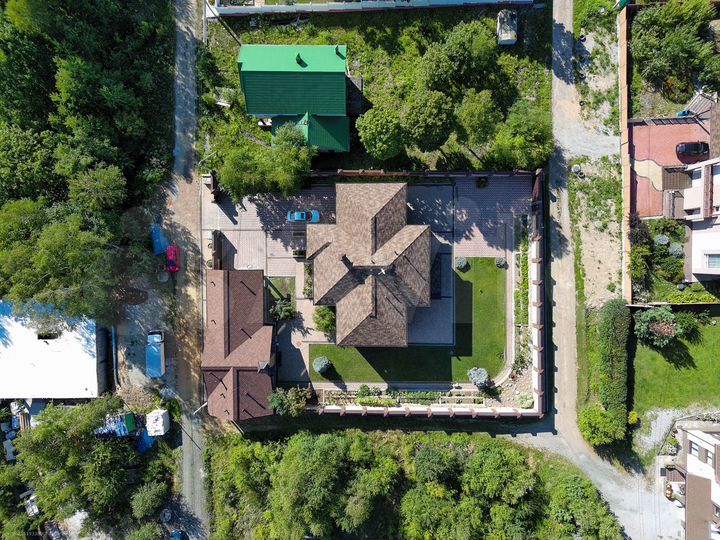 Дом 380 м² на участке 16 сот.