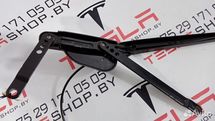 Поводок стеклоочистителя правый Tesla Model X 2020