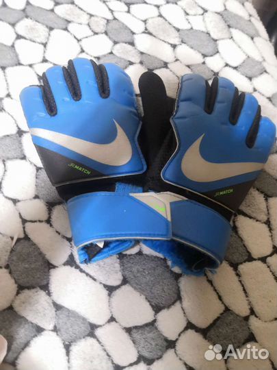 Футбольные перчатки nike