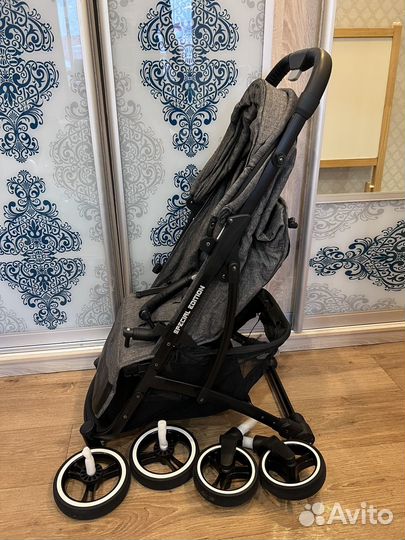 Детская прогулочная коляска