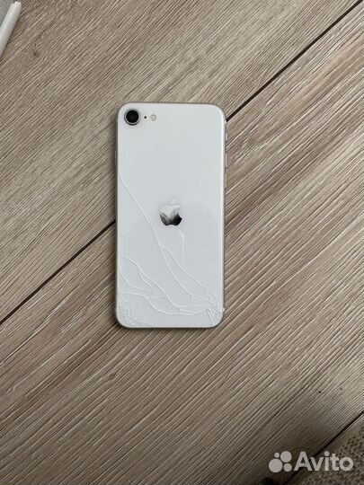 iPhone SE, 128 ГБ