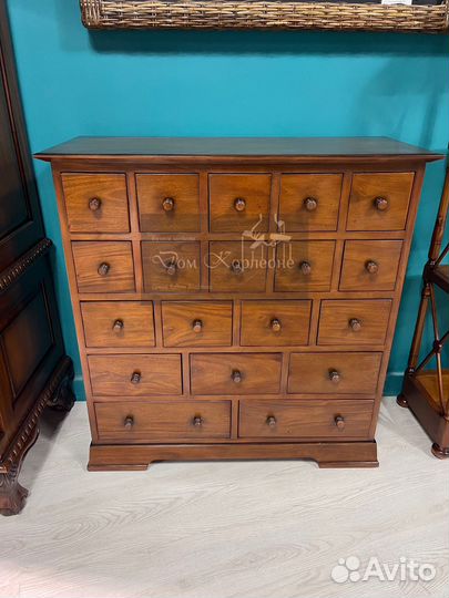 Комод из массива красного дерева