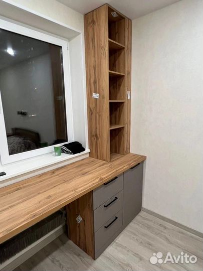 Рабочая зона у окна на зaкaз