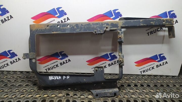 Кронштейн фары правый Renault Magnum