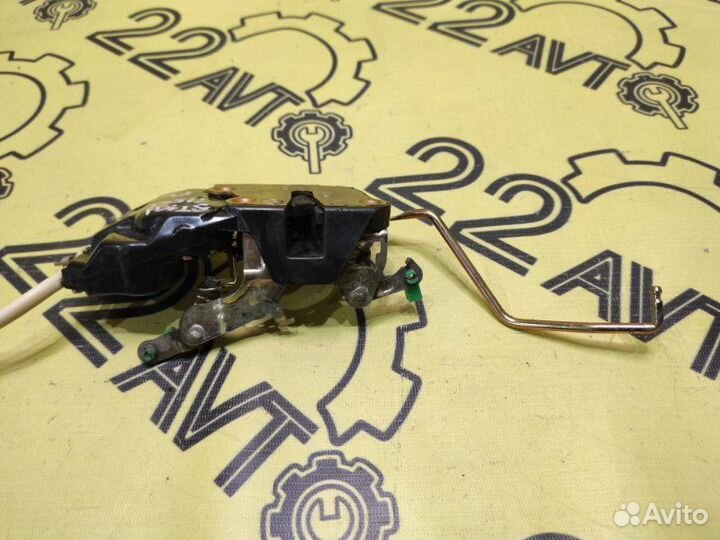 Замок двери передний левый Toyota Corona ST191