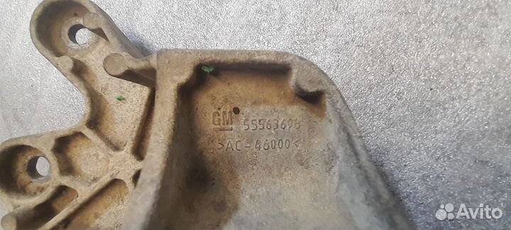 Кронштейн троса МКПП Opel Astra J