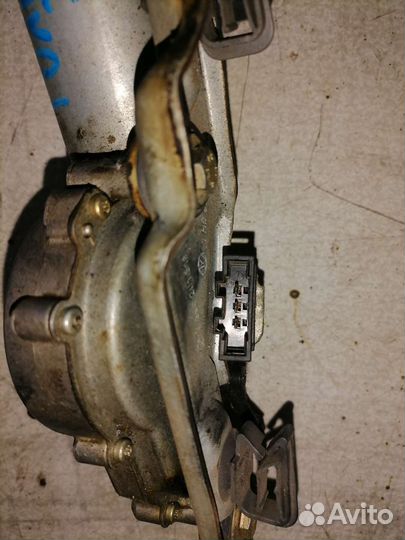 Трапеция дворников задней двери Volkswagen Golf 3