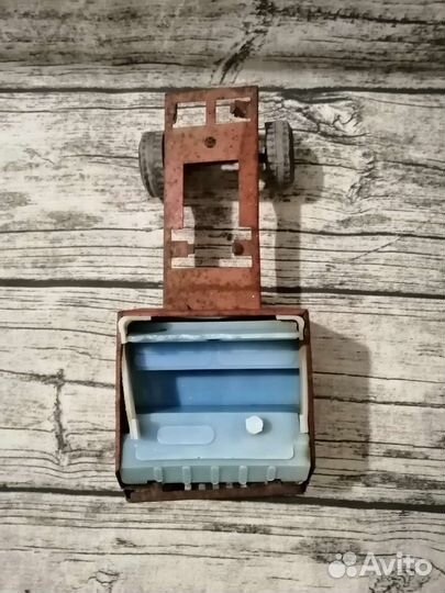 Игрушка жестяная машина СССР