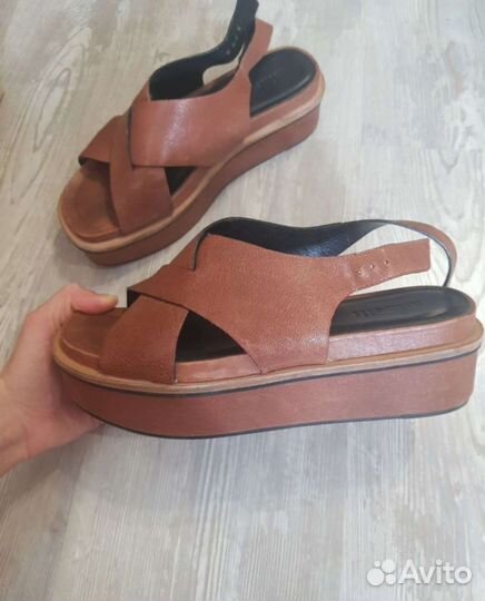 Сандалии на платформе 38