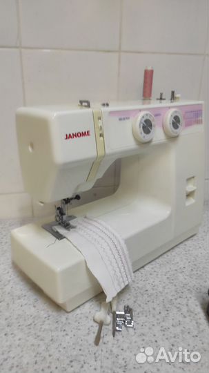 Швейная машина Janome