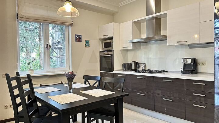 Дом 182 м² на участке 1 сот.