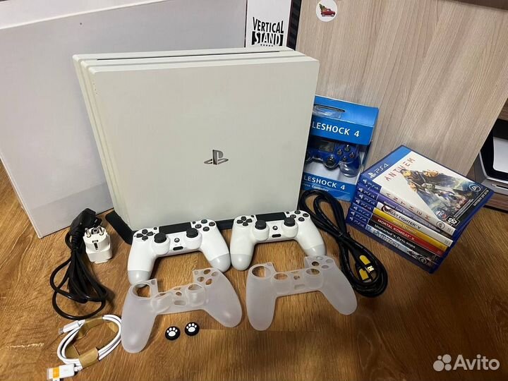 Sony PS4 pro 1tb белая+ 700игр