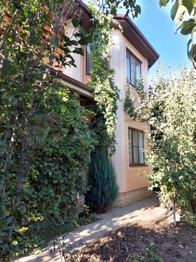 Дом 180 м² на участке 5,5 сот.