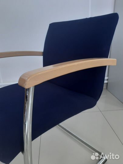 Офисное кресло