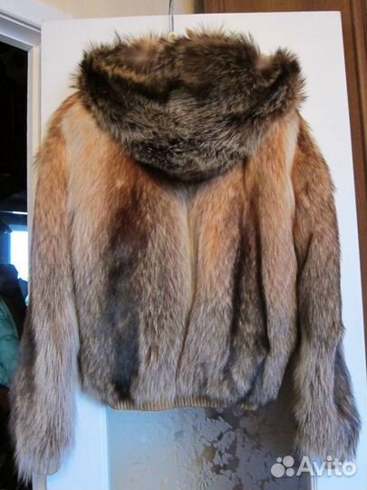 Полушубок-куртка из енота с капюшоном