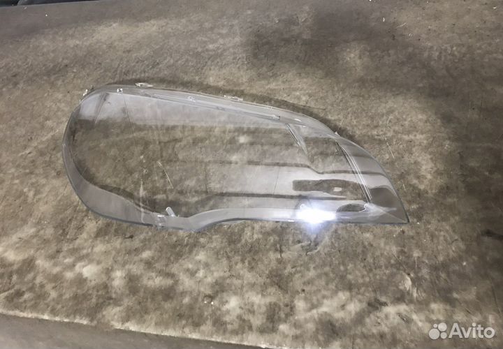 Стекло правой фары BMW X5 E70