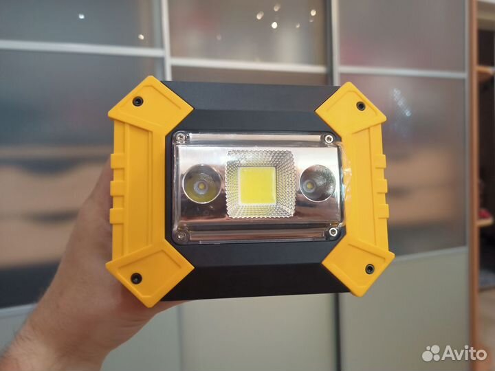 Аккумуляторный прожектор