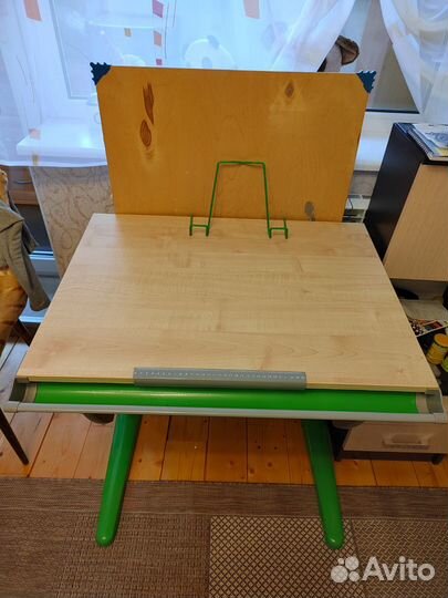 Школьный стол и стул