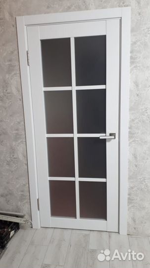 Двери белые классика с решеткой