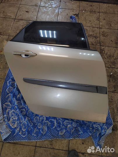 Дверь задняя правая renault granta scenic