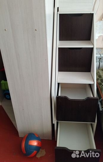 Детская кровать чердак со столом и шкафом